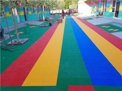 幼儿园悬浮地板运动地板的安装