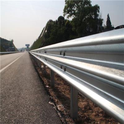 安顺斯达特厂家直销 波形护栏板 高速公路三波波形隔离护栏