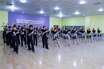 蚌埠淮河文化广场 女孩民族舞培训中心 值得信赖 蚌埠市*舞蹈供应