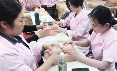 学专业的催乳师技术，就到南京中保职业培训学校！