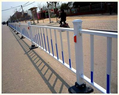 **道路护栏城市马路分离隔离栏交通设施防跨越锌钢护栏