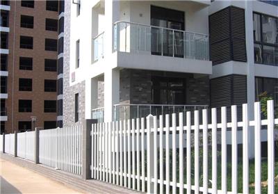 PVC塑钢围墙护栏别墅庭院围栏院墙园林栏