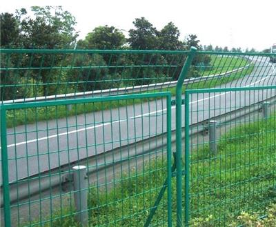 厂家直销高速公路护栏网框架护栏网园林防护网