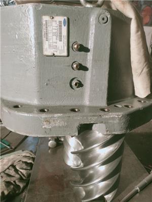 汉钟压缩机抱轴维修，螺杆机换轴承