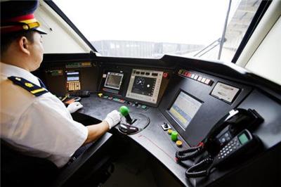 鼎汉高铁司机值乘状态监测 动车司机值乘 高铁驾驶室监控 司机手比眼看监控