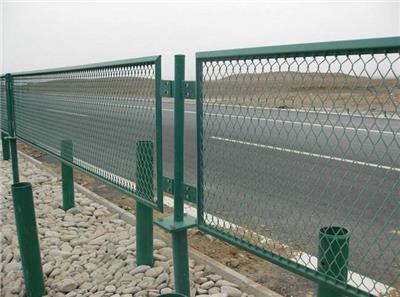 安平百瑞高速公路防眩网 菱形网隔离栅大量供应