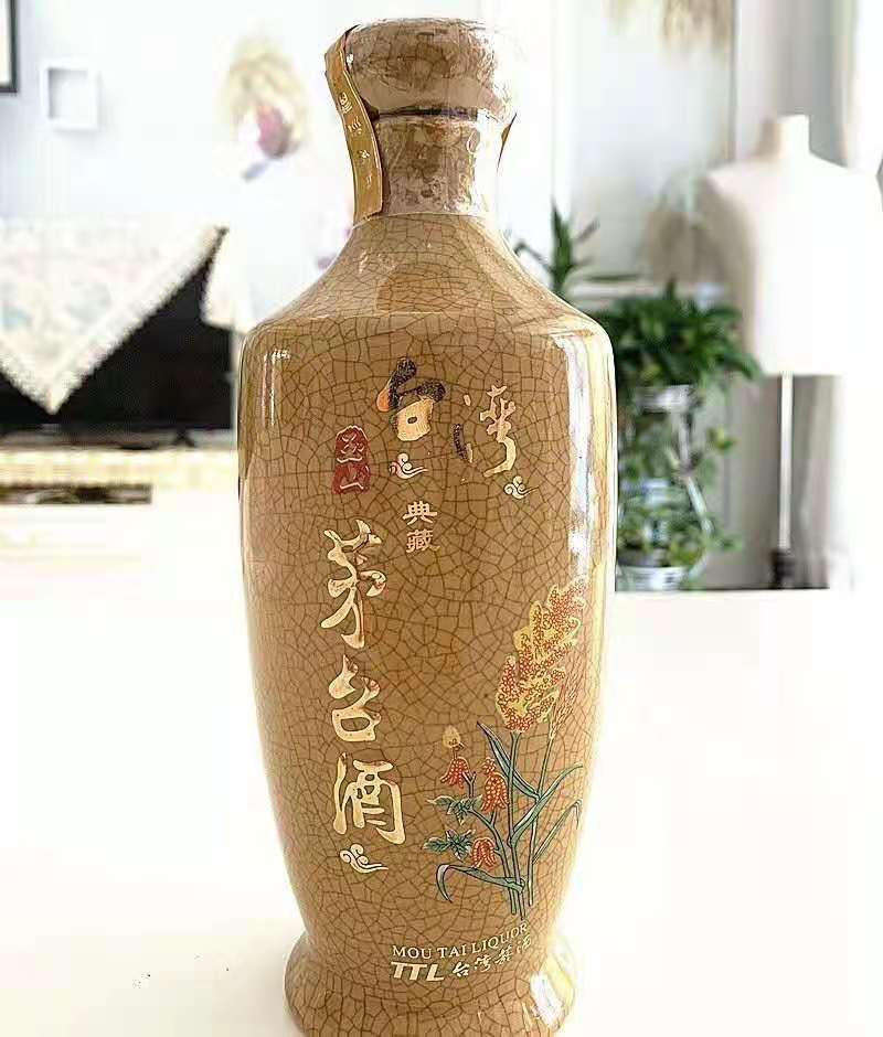 酱香型中国台湾玉山典藏**高粱酒黄瓷瓶53度0.5公升