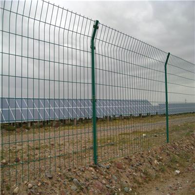 供应双边丝护栏网公路围栏网城市道路隔离护栏