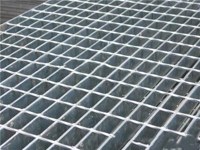 陕西复合钢格板 工业复合楼梯踏步板 镀锌沟盖板 球型立柱栏杆厂