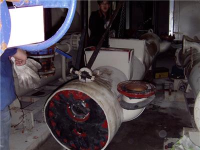 山东顿汉布什中央空调冷凝器蒸发器进水维修