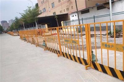 东莞寮步厂家直销施工铁马护栏 基坑护栏 塑料护栏 **护栏
