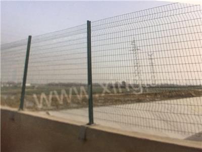 高速公路隔离栅 河北阳光微织 优质现货 钢板网护栏