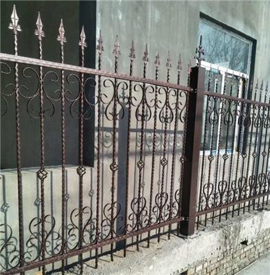 山东厂家现货小区别墅绿化铁艺锌钢护栏围挡护栏网
