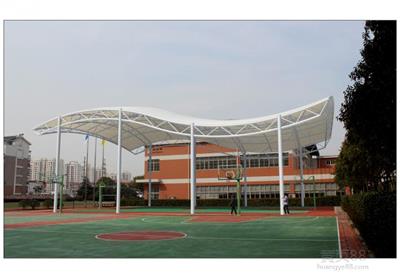 厂家提供学校球场膜结构,越宏22年大型膜结构制造商