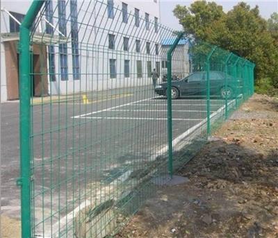 3.5mm双边丝护栏网 浸塑铁丝网围栏 村庄安全隔离网