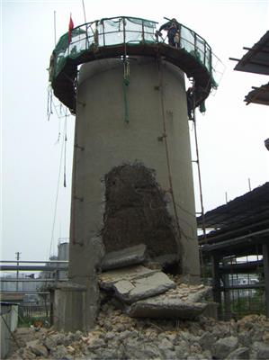重庆学校锅炉房烟囱拆除