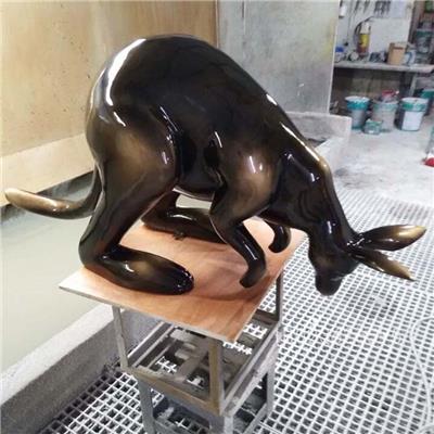 肇庆雕塑厂家定制古铜色松鼠袋鼠摆件，玻璃钢动物雕塑