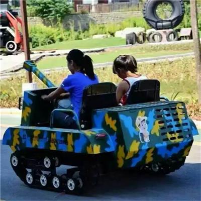 摧枯拉朽之势的履带式坦克车 雪地坦克车 大型游乐场的游乐项目
