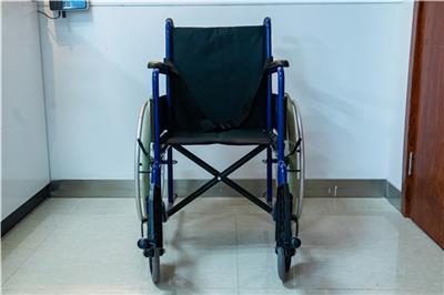 共享轮椅方便又实惠陪护家属