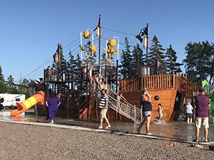 海盗船户外大型组合滑滑梯公园幼儿园儿童攀爬网设备木质拓展游乐