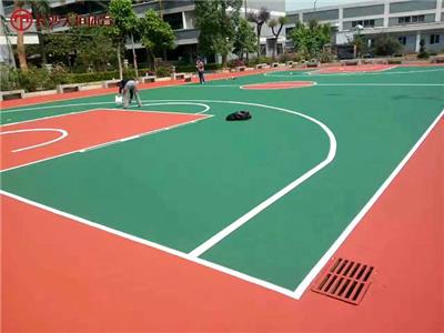 益阳市旧塑胶篮球场翻新报价-南县学校硅pu篮球场主红副绿颜色搭配