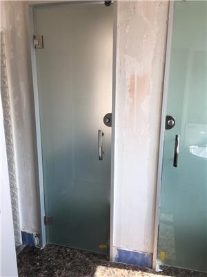 卫生间玻璃门维修 上海专业淋浴房玻璃门维修安装