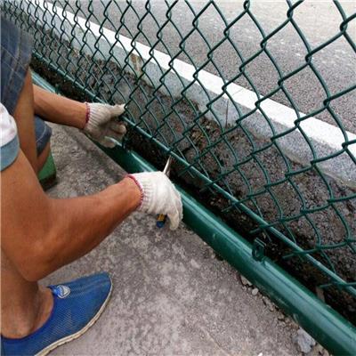 体育围网厂家 包塑勾花网护栏 4米高球场围网