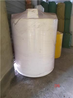 /黄色大塑料水桶箱 1000L 立式搅拌PE 加药桶 纯净储水圆桶