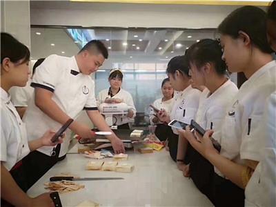 荆州市洪湖市峰口镇烘焙蛋糕培训的学校哪里学习正规