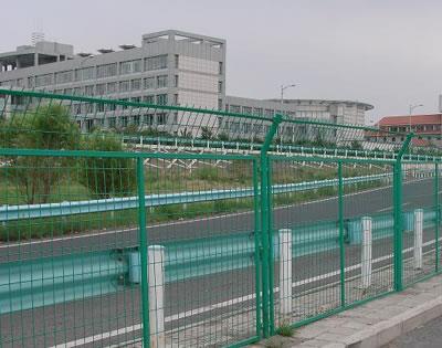广东高速公路护栏网框架结构围栏网生产安装