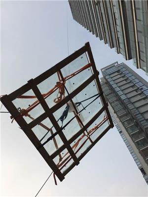 上海吊玻璃上楼，高楼吊门窗框架封阳台大玻璃双层钢化玻璃公司