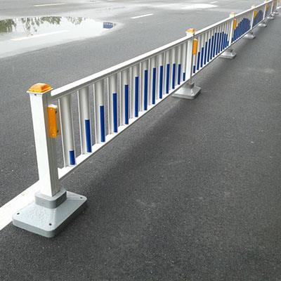 六安防撞道路护栏价格 栏杆 各类金属材质护栏_定制生产销售