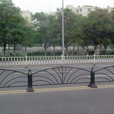 铜陵**道路护栏价格 栏杆 按图纸设计生产各种道路护栏产品