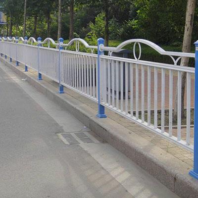六安交通道路护栏 栏杆 按图纸设计生产各种道路护栏产品