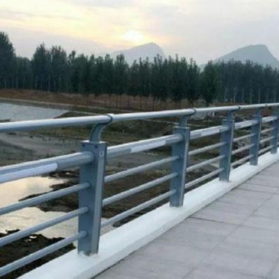 淮南锌钢道路护栏 栏杆 按图纸设计生产各种道路护栏产品