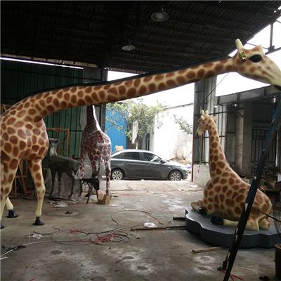 鞍山玻璃钢长颈鹿雕塑 抽象长颈鹿 持久耐用