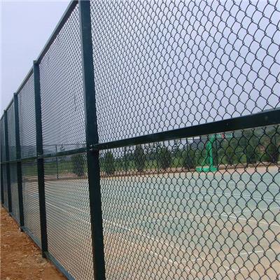 运动场护栏网为什么一般使用勾花网?运动场围栏如何防腐表面