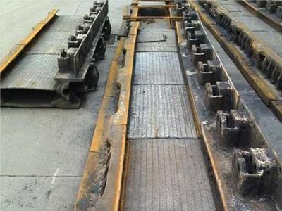 布料溜槽碳化铬复合耐磨衬板厂家 堆焊耐磨衬板