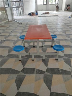 餐桌椅款式 色彩鲜艳 延安学校餐桌椅