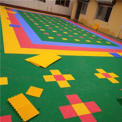 幼儿园花式图案拼装地板篮球场悬浮式拼装运动地板防晒抗氧化