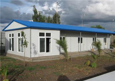内蒙古海拉尔活动房搭建 工地住宿办公集装箱房彩钢房