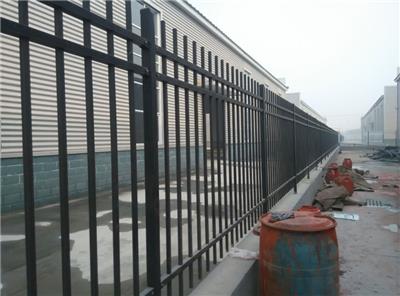 双边丝护栏定制 绿色铁栅栏 可定制生产
