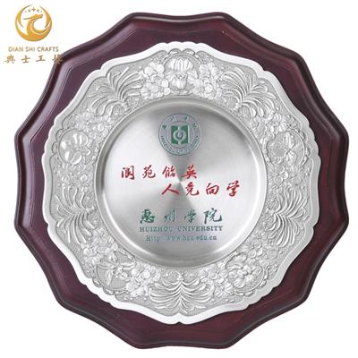 廣東校慶活動禮品，校慶典禮品，50周年建校周年工藝品，純錫浮雕牌定制