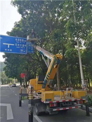 高空作业车出租 茂名升降车 梅州咨询中心升降车出租高空挂灯笼