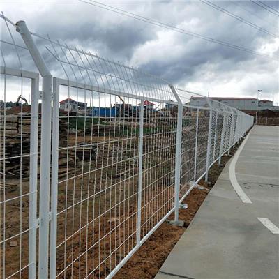 广州框架护栏网 铁路防护网 浸塑双边丝护栏网 山地围栏网 可定做