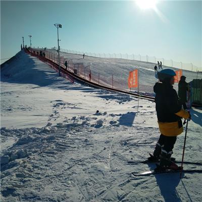 大庆市滑雪场魔毯融雪装置 智能屏景区魔毯传送带装置