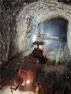 DWS1-31单臂锚杆台车用于某陕西某隧道项目鑫通机械