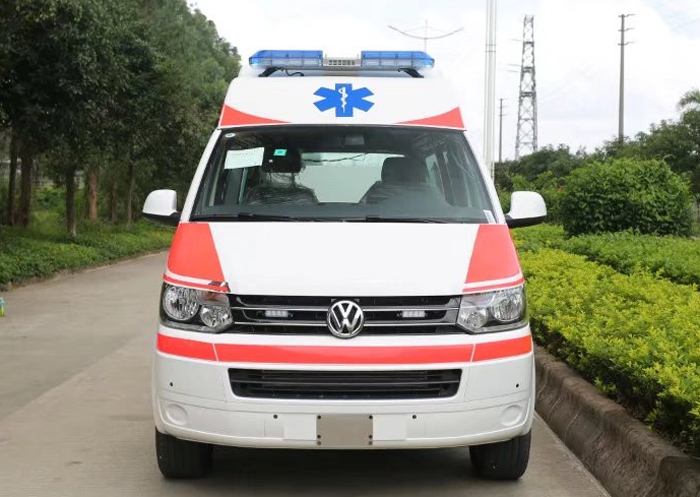 北京朝阳手术病人出院回家救护车出租-车内设备齐全