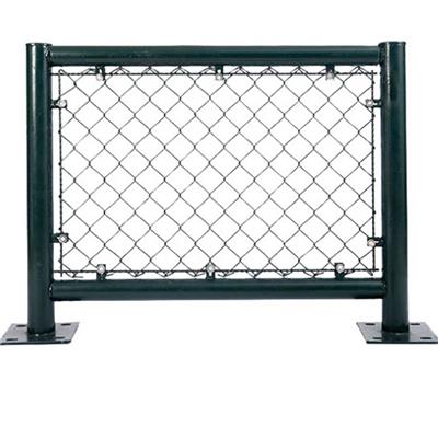 低价出售篮球场护栏网 勾花隔离网 学校操场围墙 体育场隔离网