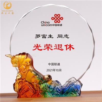 琉璃牛底座獎牌，光榮退休品，重慶單位教職工退休禮品